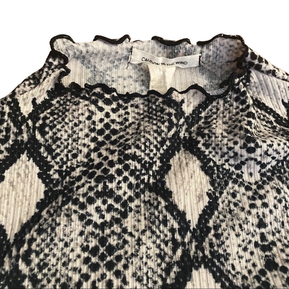 Snakeskin print mock neck top - Picture 2 of 3